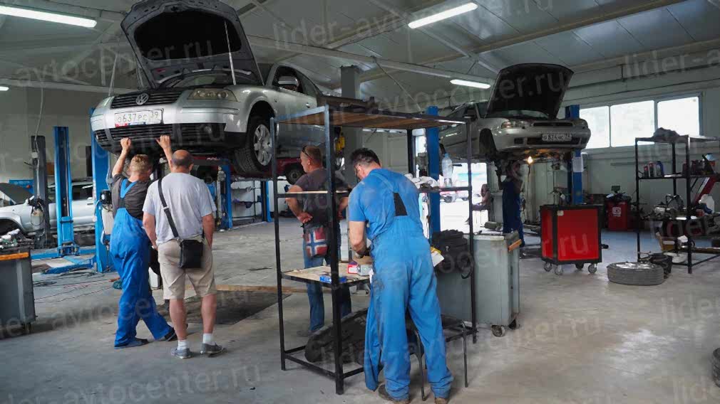 автомобили на подъемниках